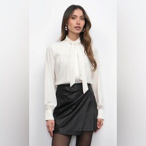 NWT Greylin Cameron Button Up Neck Tie Blouse